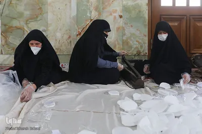 تولید ماسک توسط گروه جهادی و خادمین در امامزاده حسن(ع)