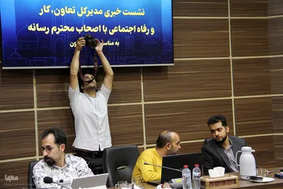 نشست خبری شیخی مدیرکل تعاون،کار و رفاه اجتماعی استان یزد