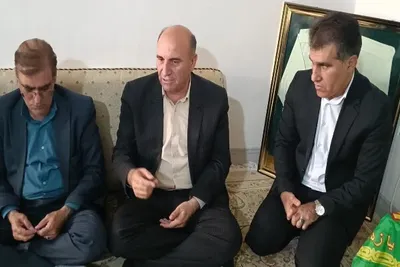 دیدار اعضای جهاد دانشگاهی لرستان با خانواده شهید طولابی