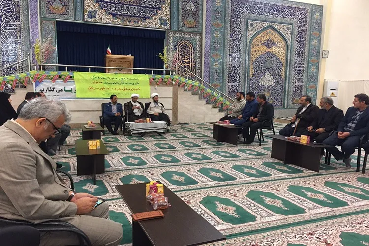 فعالان مسجد با محوریت آموزه‌های دینی وارد عرصه فرهنگی - هنری شوند