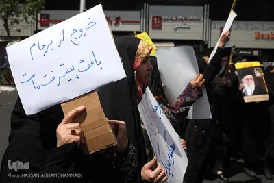 راهپیمایی نمازگزاران تهرانی در حمایت از بیانیه شورای عالی امنیت ملی