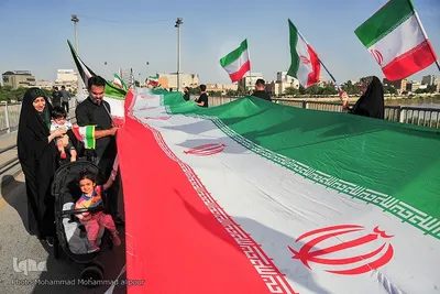 زنجیره انسانی در محکومیت تهدیدات حمله به پل‌ها و نیروگاه‌ها در اهواز