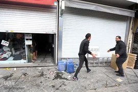 تخلیه مغازه های اطراف ساختمان حادثه دیده پلاسکو