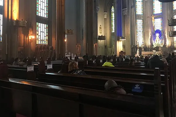 St. Antuan Kilisesi'nde Paskalya ayini düzenlendi