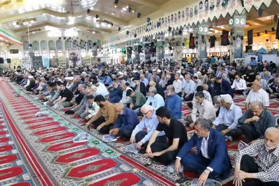 اقامه نماز جمعه ساری با امامت آیت الله محمد باقر لائینی