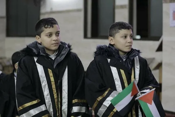 بالفيديو..تكريم نجلي محمد الضيف بعد إتمامهما حفظ القرآن