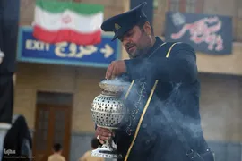 آیین تعویض پرچم گنبد حرم مطهر حضرت شاهچراغ (ع)