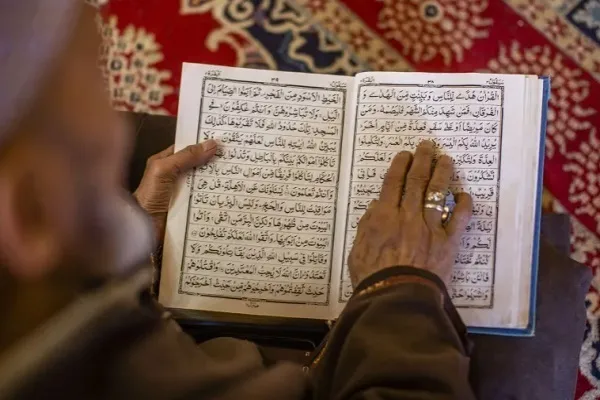 Ang Pagkukunwari ng Kanluran sa Pagsuporta sa Paglapastangan sa Quran sa ilalim ng Pagkukunwari ng Malayang Pananalita