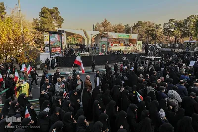 تشییع پیکرهای ۱۰۰ شهید گمنام از مقابل دانشگاه تهران