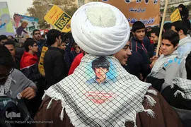 راهپیمایی یوم الله ۱۳آبان در مقابل لانه جاسوسی آمریکا
