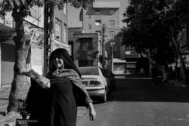 وضعیت مادران سالمند در ایام کرونا نگران‌کننده است.  آنها مراقب فرزندانشان هستند اما برای این کار اول باید مراقب خود باشند. 