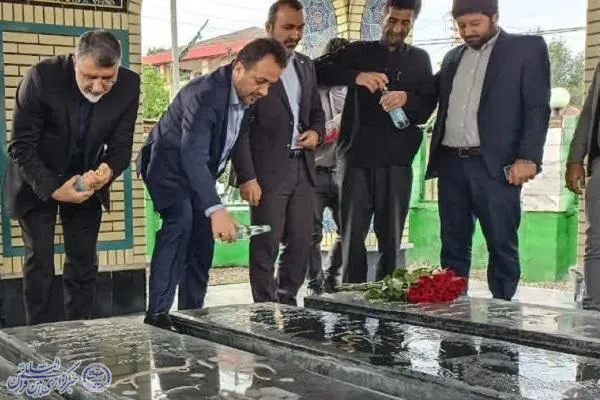 غبارروبی و عطرافشانی گلزار شهدای مرزی کلا بابل کنار