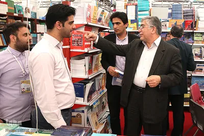  بازدید حمید رضا طیبی، رییس جهاد دانشگاهی از سی امین نمایشگاه بین المللی کتاب تهران