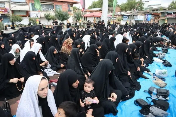 نماز ظهر عاشورا در امامزاده یحیی(ع) ساری