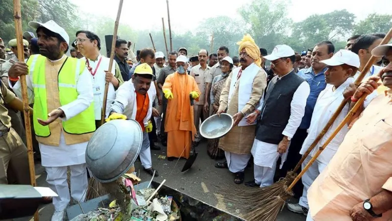 তাজমহলে ঝাড়ু না দিয়ে মন পরিষ্কার করুন: যোগীর প্রতি ওয়াইসি