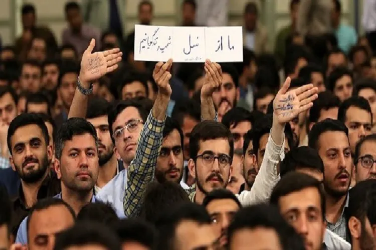 قشر بصیر دانشجو پرچم مبارزه با جهانخواری را برافراشته است