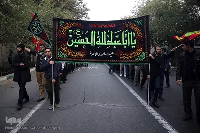 دسته عزاداری دانشجویان از دانشگاه تهران تا حسینیه امام خمینی (ره)