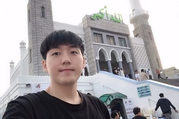 Daud Kim, estrella del K-Pop convertida al Islam visita Irán