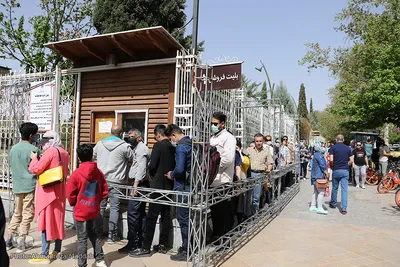 مسافران نوروزی در باغ ارم شیراز