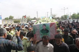 پیکر مطهر سرباز شهید «عباس بیرقی‌فرد» در بندر عباس تشییع شد