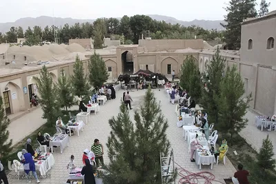 نمایشگاه صنایع دستی در باغ اکبریه بیرجند