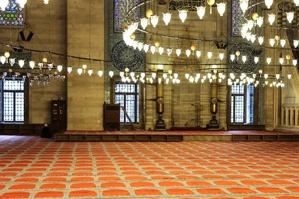 Türkiyə məscidlərində camaat namazı dayandırılıb