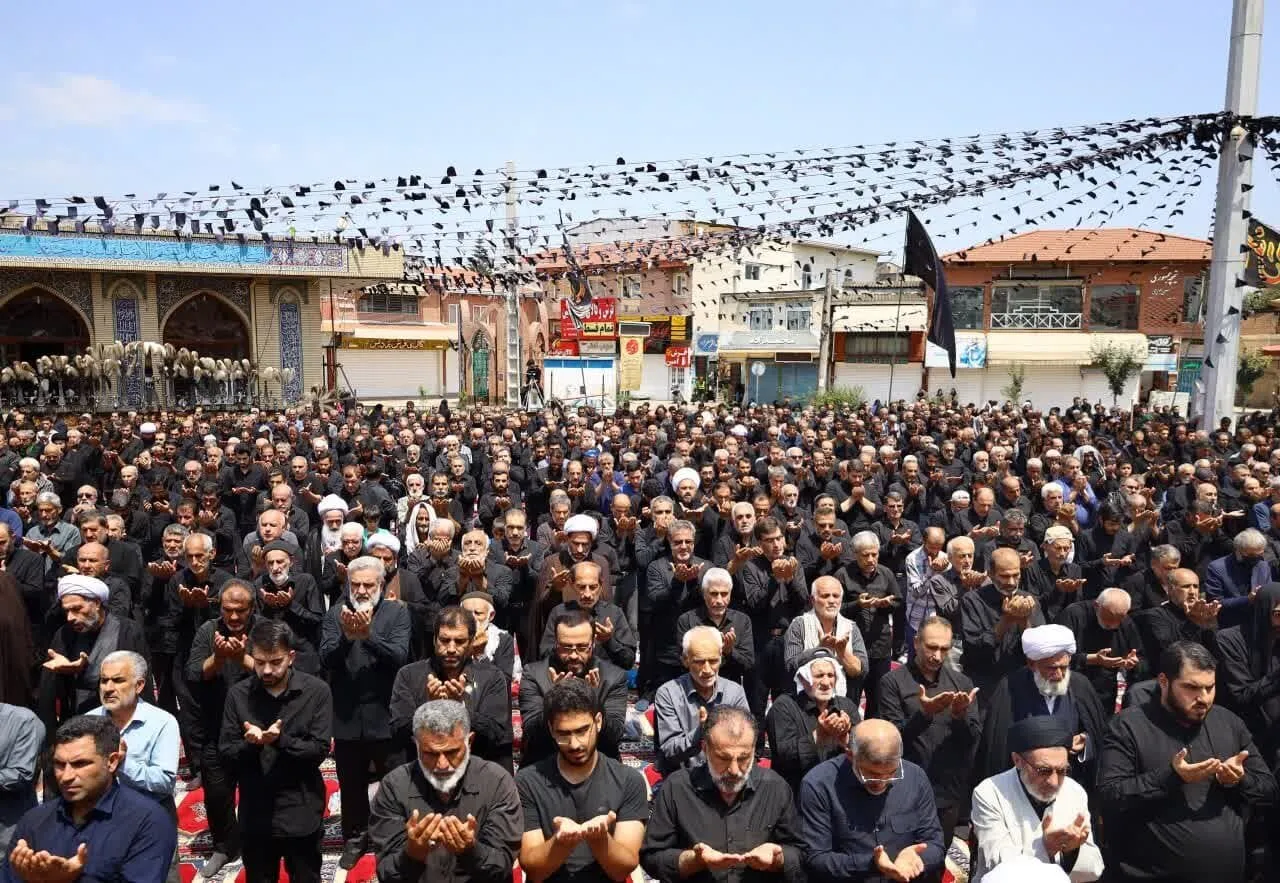 Tüm İran'da Aşura öğle namazı kılındı
