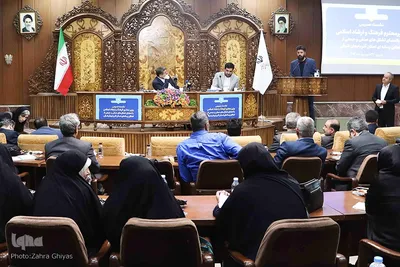 نشست صمیمی وزیر فرهنگ و ارشاد اسلامی با اصحاب رسانه آذربایجان شرقی