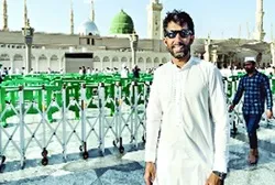 ওমরাহ করতে ৫০ দিন বাইক চালিয়ে মদিনায়