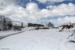 بارش اولین برف زمستانی رخت سفید بر تن ییلاقات استان یزد