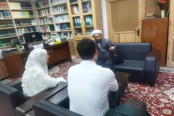 تشرف بانوی فنلاندی به دین اسلام در حرم رضوی