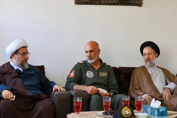 دیدار امام جمعه تبریز با خانواده شهیدان« شادی» و «جان‌نثار»