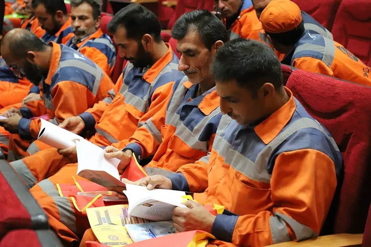 پاکبانان شیراز به شبکه دوستدار کتاب پیوستند