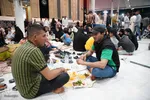 سفره‌های افطاری در جوار آستان علوی