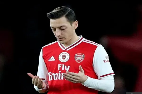 Turchia: Mesut Ozil dona $ 100.000 per aiutare i bisognosi