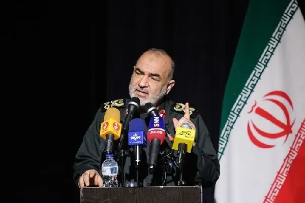 نقش هنرمندان در جنگ روایت‌ها