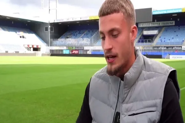 Bacaan Al-Quran indah oleh bintang bola sepak kebangsaan Belanda + video