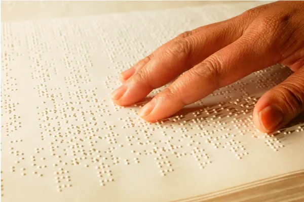 حملات إلكترونيه للتبرع لاقتناء مصاحف خاصة بالمكفوفين
