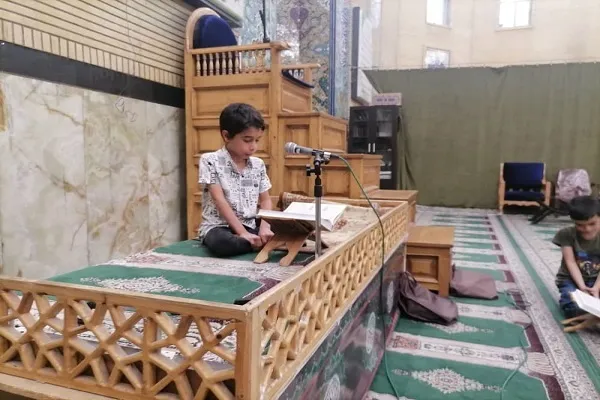 جلسه آموزش قرآن با تدریس «وحید خواجوی» + عکس
