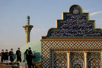 مراسم برافراشته شدن پرچم عزای حسینی بر گنبد آستان مقدس حضرت عبدالعظیم حسنی(ع) در شهر ری