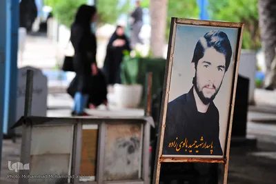 اینجا شمعی روشن است 