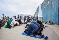 Musulmans et chrétiens prient à travers la frontière mexicaine