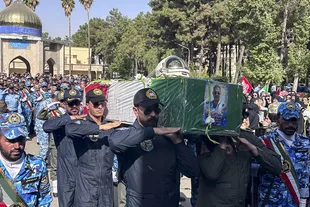 استقبال از پیکر خلبان شهید «مجید کاظمی» در پایگاه هوایی شهید دوران شیراز