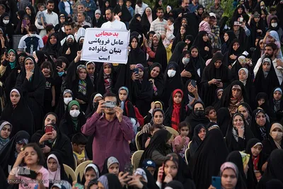 جشن عفاف و حجاب دختران و بانوان اصفهانی «اصفهان به رنگ خدا» در میدان امام خمینی(ره) نصف جهان