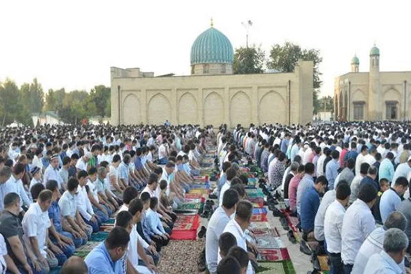 Özbekistan’da cuma namazları yarından itibaren yeniden kılınabilecek