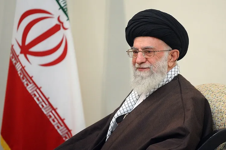 ایثارگران، یادگاران دوران‌های جهاد سخت و آموزگاران عمل مخلصانه‌اند