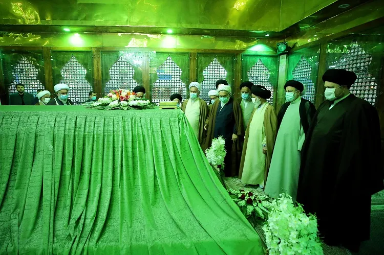 کشور بیش از هر زمانی نیازمند خط نورانی و نجات‌بخش امام خمینی(ره) است