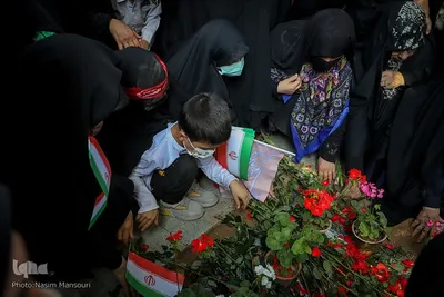 تشییع شهید گمنام با حضور دانش‌آموزان در اهواز