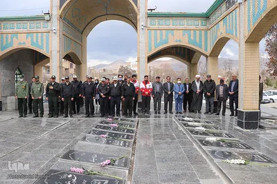 غبارروبی گلزار شهدای ملایر هم‌زمان با روز بزرگداشت شهدا