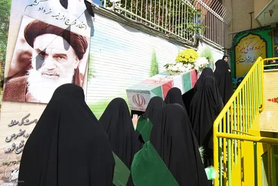آیین استقبال از پیکر شهید گمنام در دبستان کمائی اصفهان